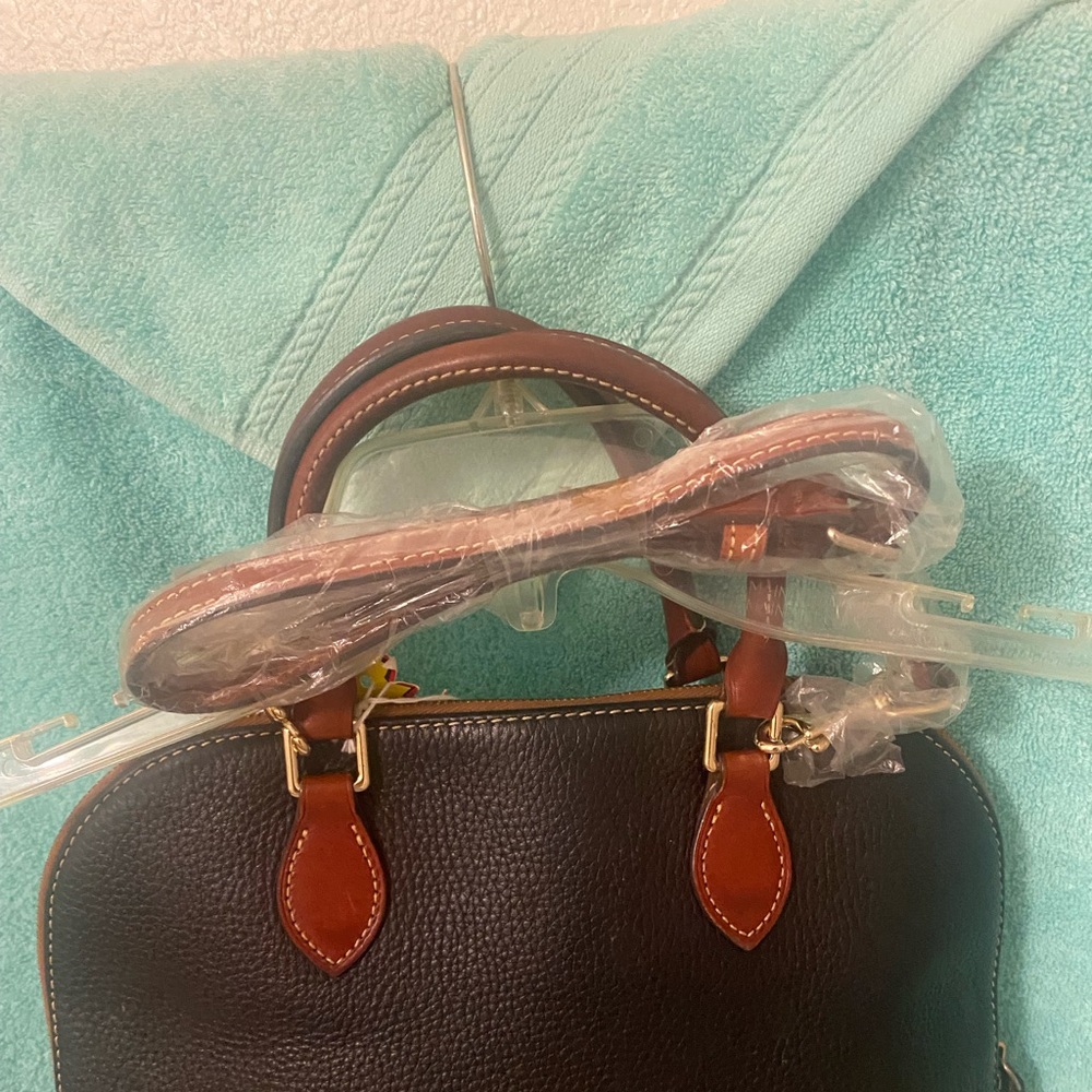 Dooney& Bourke  Black  Pebblegrain